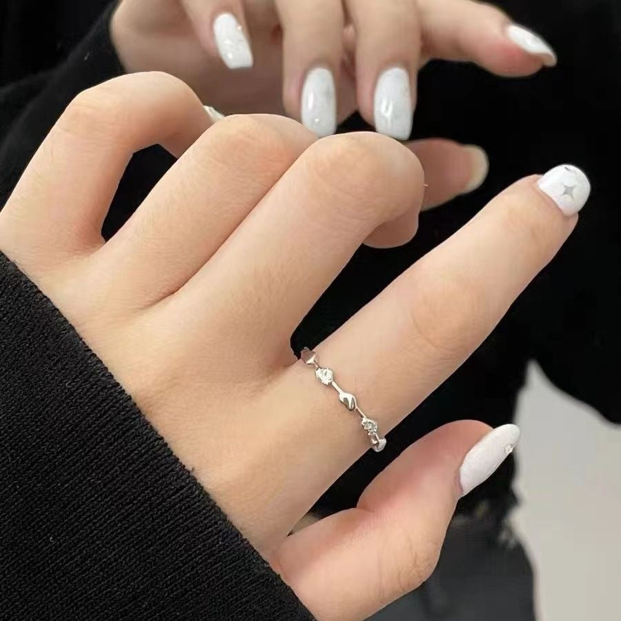 Damenring mit kunstvollem Doppel-Design und funkelnden Zirkonia Shop Nory