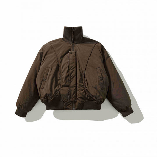 Unisex Kurz geschnittene Volumen-Bomberjacke mit hohem Rippkragen, verdeckter Druckknopfblende und gerundeten Pattentaschen Shop Nory