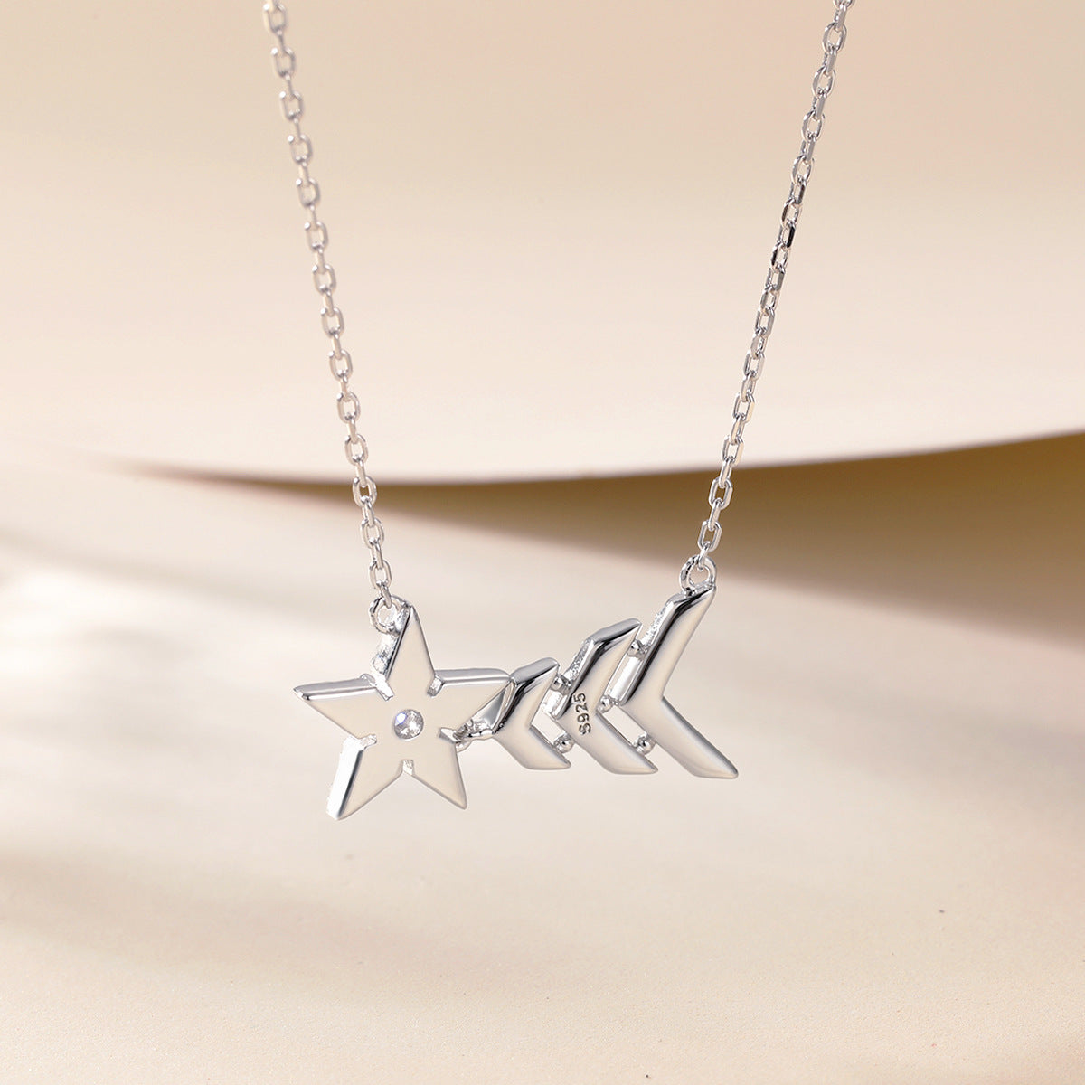 Damen Halskette mit kunstvollem Stern-Design und funkelnden Kristallen Shop Nory