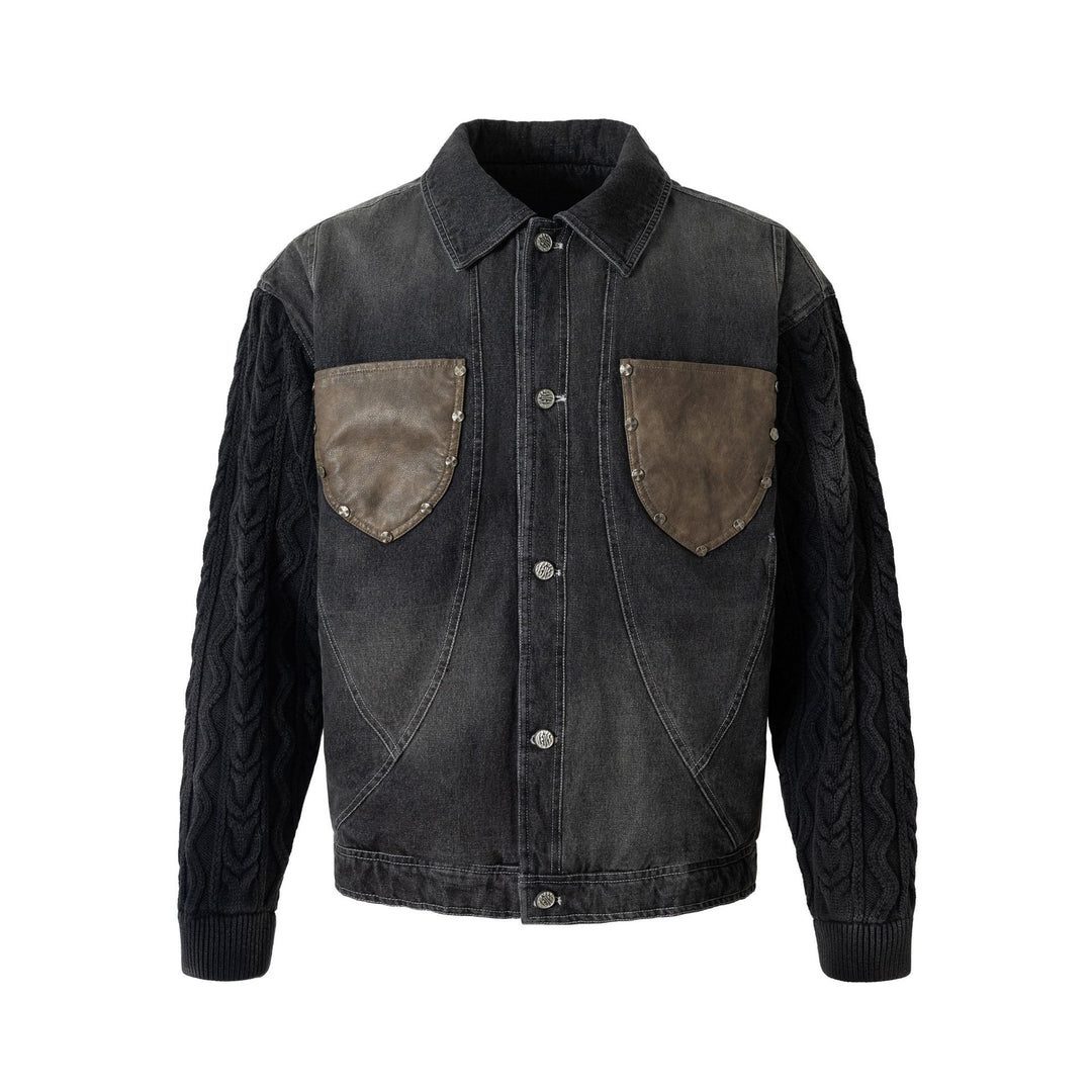 Herren Jeansjacke mit aufgesetzten Lederbrusttaschen und Zopfmusterstrickärmeln Shop Nory