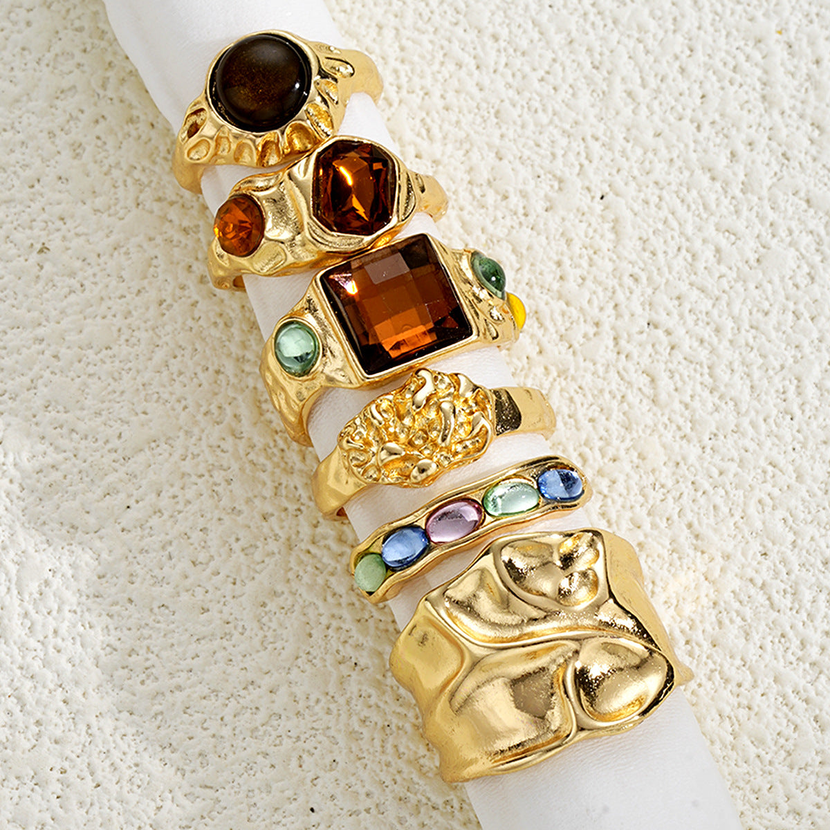 Damen Ring-Kollektion mit kunstvollen Designs und funkelnden Edelsteinen Shop Nory