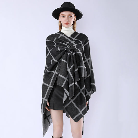 Damen Oversize Poncho aus Feinstrick mit Taillengürtel und Karomuster Shop Nory