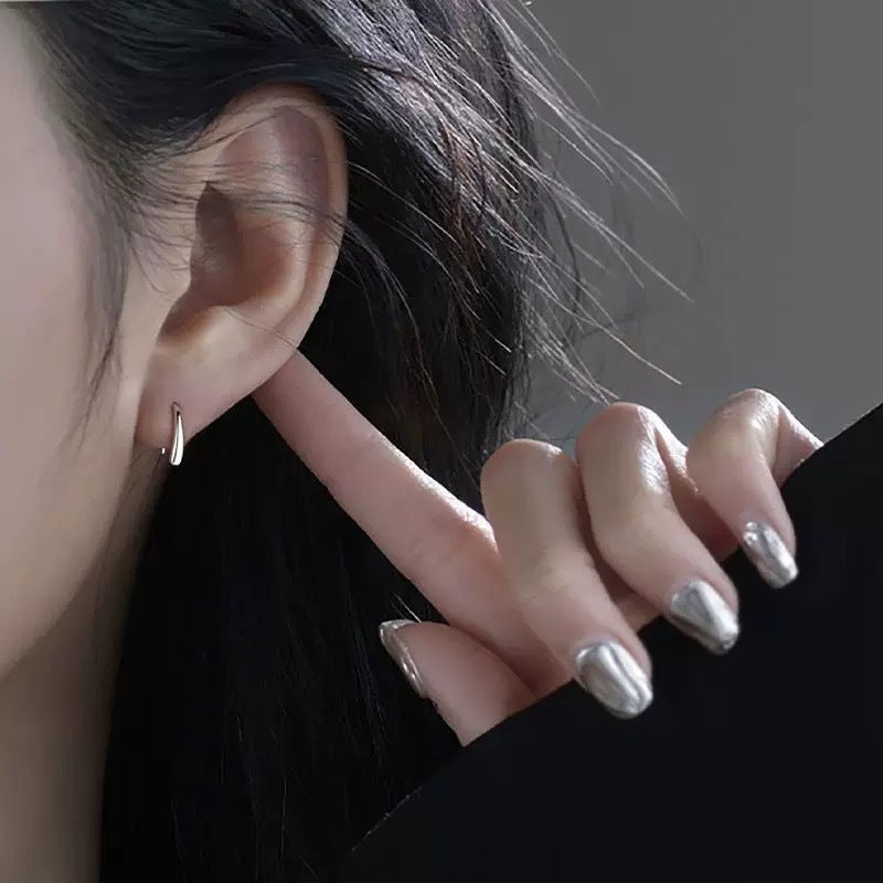 Damen Ohrhänger mit skulpturalem Design und filigraner Verarbeitung Shop Nory