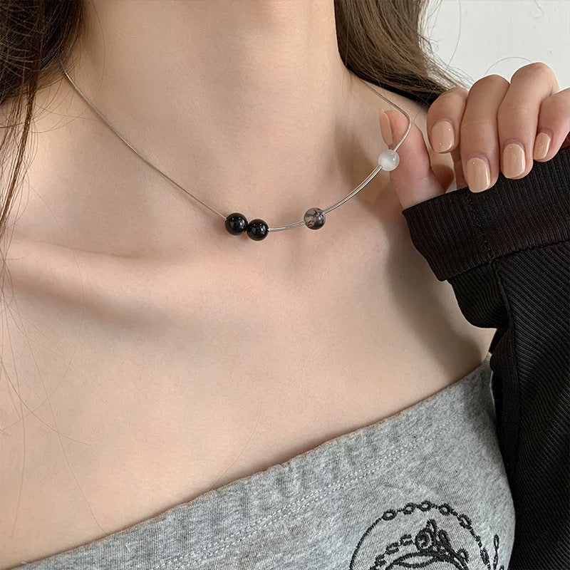 Damen Halskette mit kunstvollen Glasperlen und modernem Designelement Shop Nory