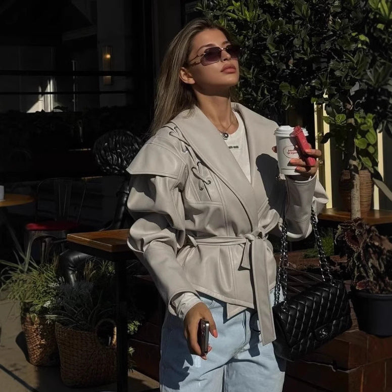 Damen Kurzjacke aus Wildlederoptik mit Wickelgürtel, Schalkragen und Schnürdetail Shop Nory