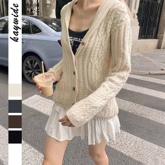 Damen nan Kapuzen-Strickcardigan mit Zopfmuster, Schalkragen und Holzknöpfen Shop Nory
