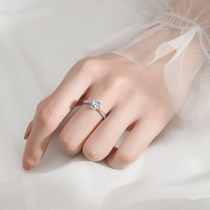 Damen Verlobungsring mit strahlendem Zirkon und filigraner Detailverzierung Shop Nory