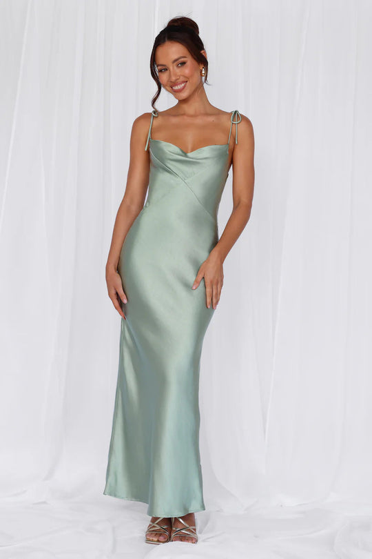 Damen Elegantes Satin-Maxikleid mit verstellbaren Trägern und figurbetontem Schnitt Shopnory