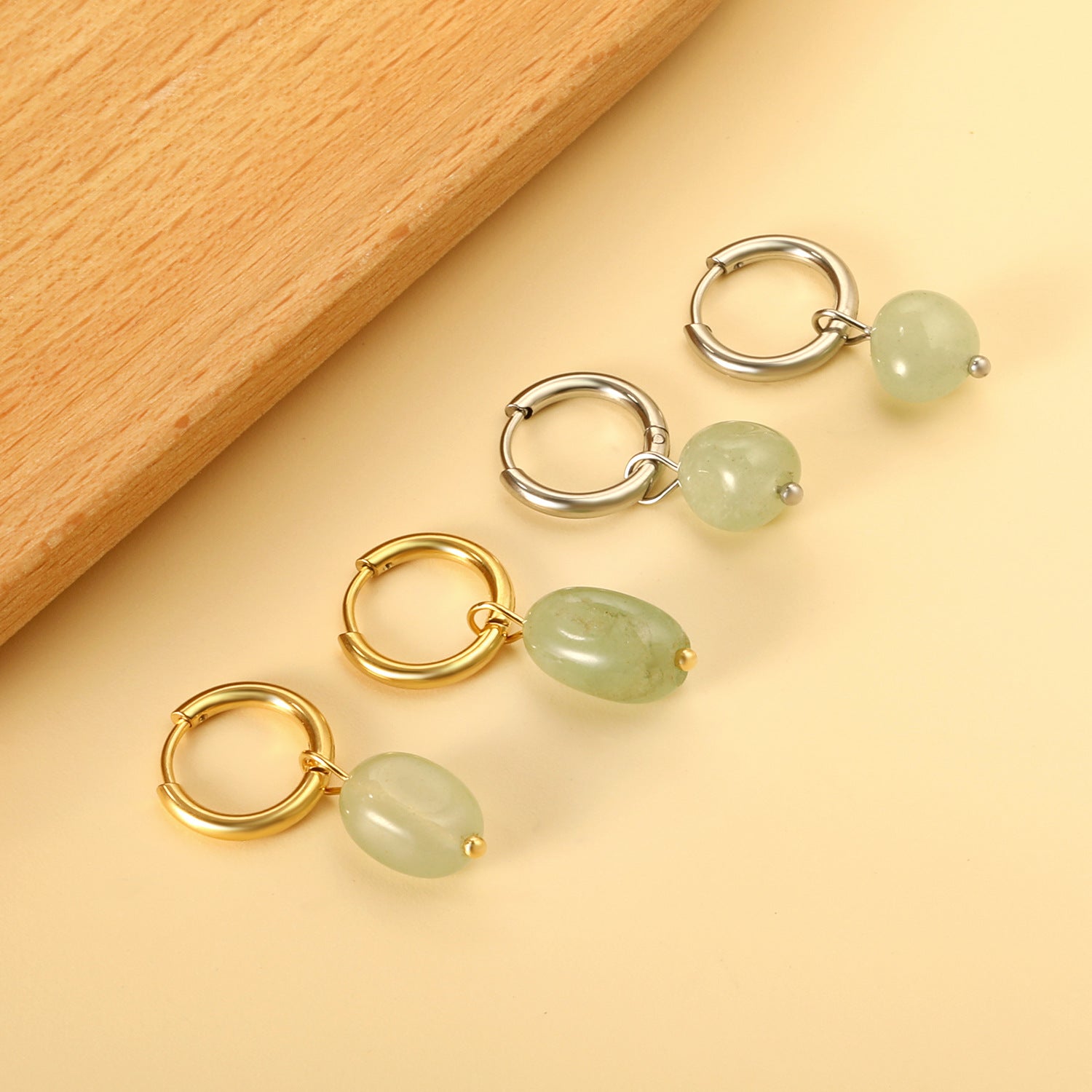 Damen Ohrstecker mit herzförmigem Anhänger aus goldplattiertem Edelstahl Shop Nory