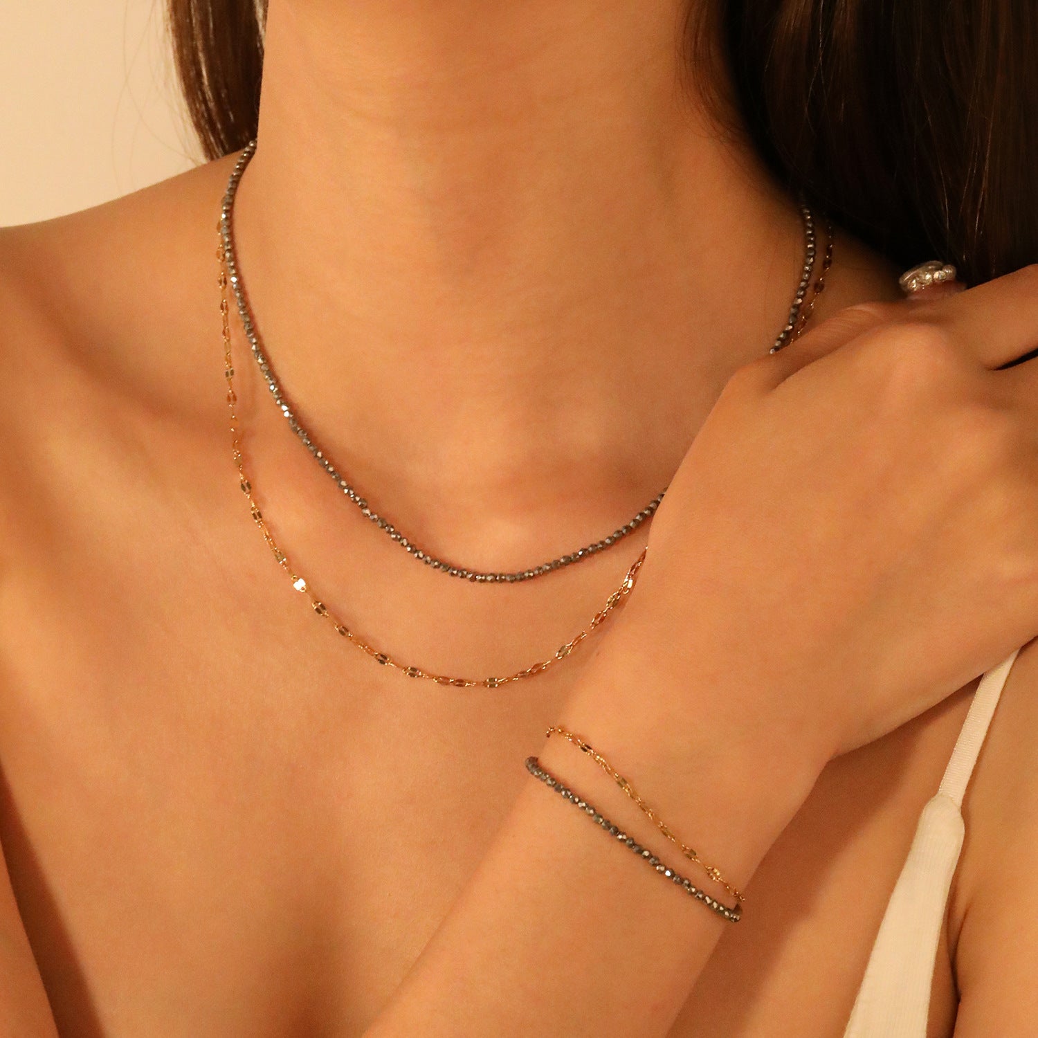 Damen Halskette mit verstellbarer Länge, funkelndem Design und eleganten Kristallakzenten Shop Nory