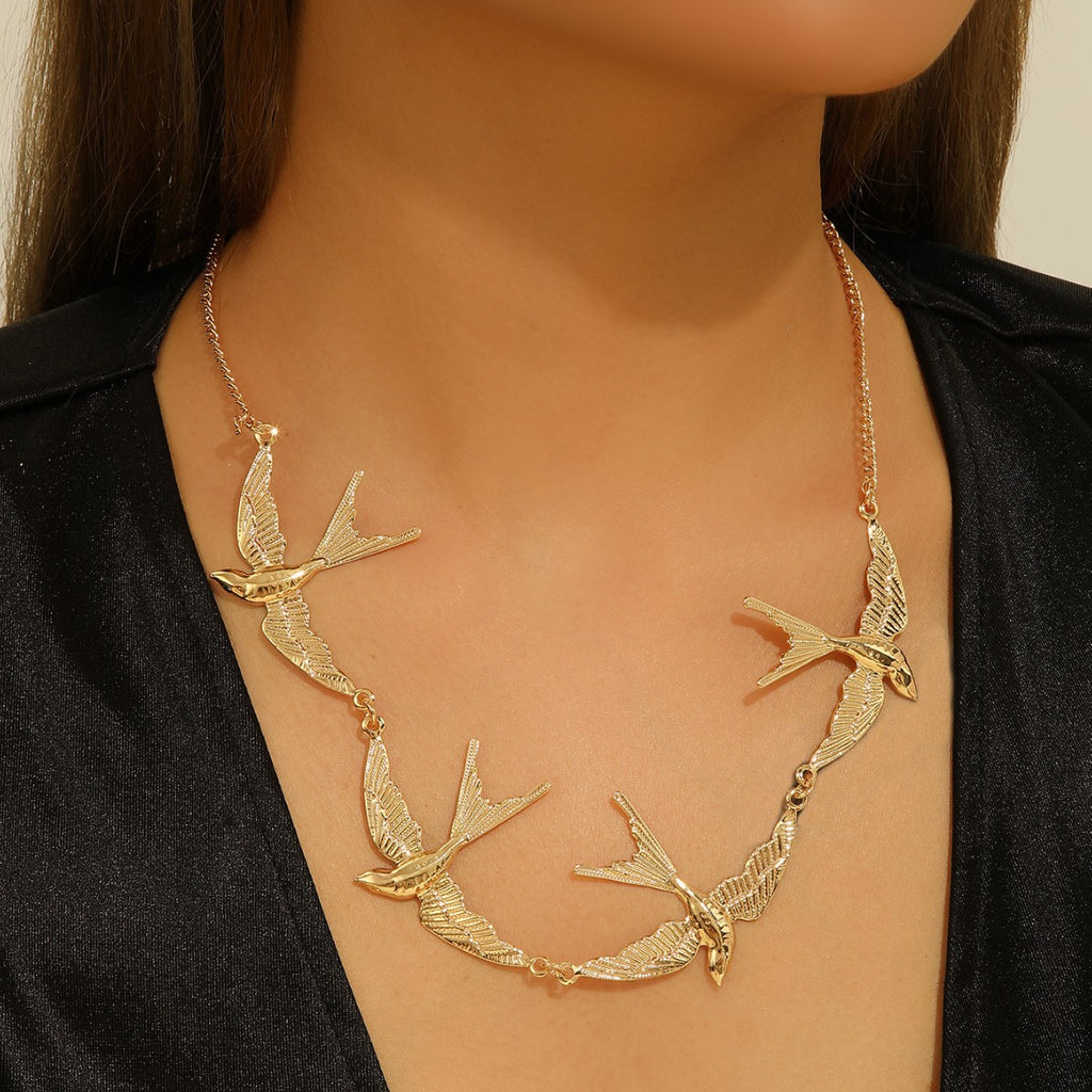 Damen Halskette mit eleganten, schwebenden Vogelmotiven Shop Nory