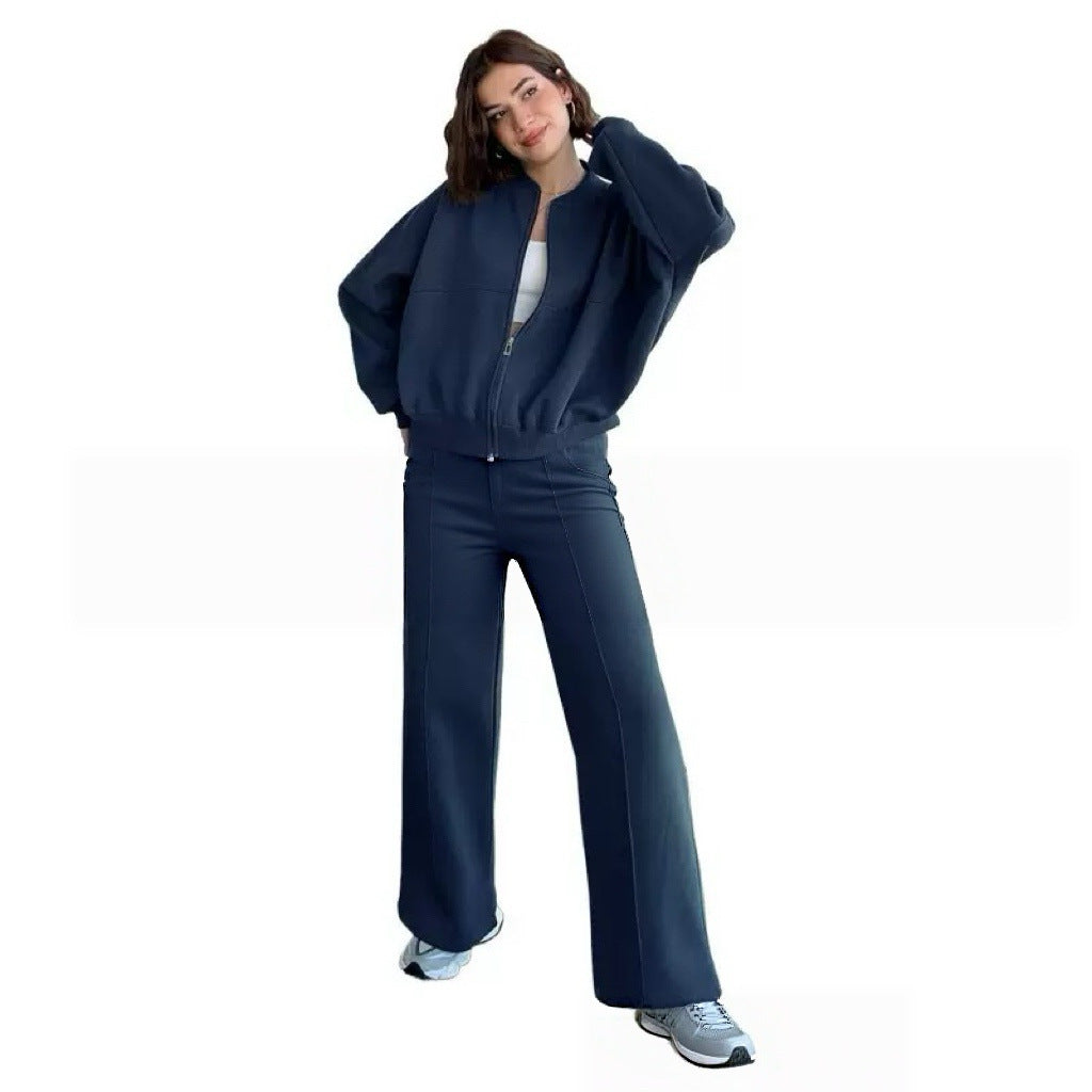 Damen nan kurz geschnittenes Blouson mit Reißverschluss und weiter High-Waist Jogginghose Set Shop Nory