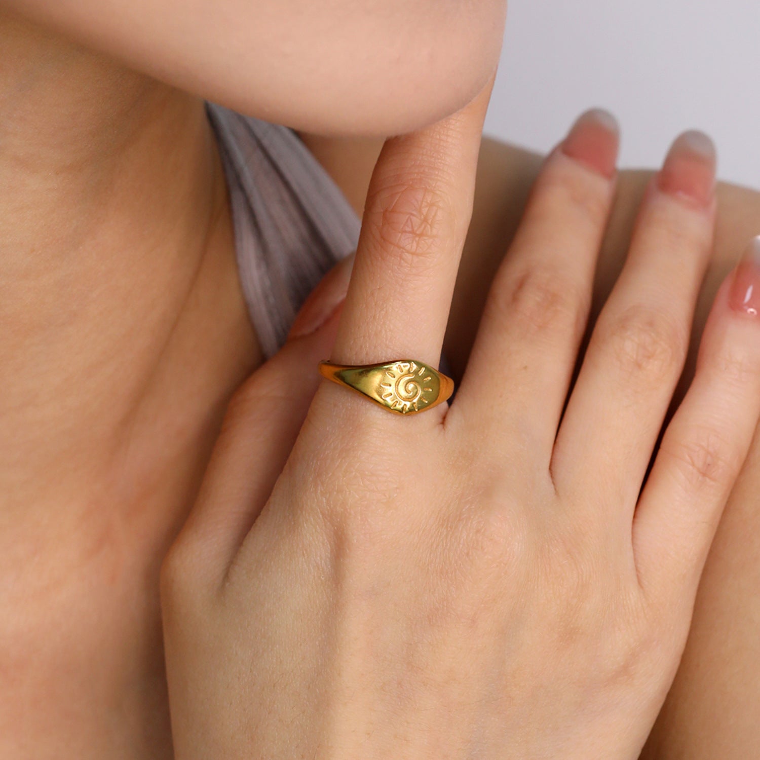 Damen offener Ring mit kunstvollem Sonnenmotiv und geschwungenem Design Shop Nory