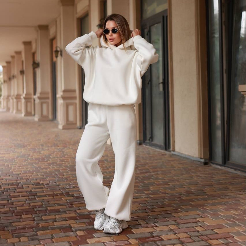 Damen Loungewear-Set mit oversized Kapuzenpullover und weiter High-Waist Jogginghose Shop Nory