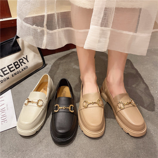Damen Modische Chunky-Loafer mit profilierter Gummisohle, Kunstleder und dekorativer Metal-Applikation Shop Nory
