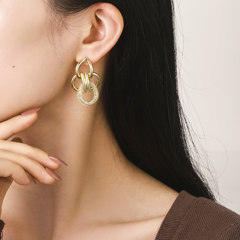 Damen Hängende Ohrringe mit luxuriösem, skulpturalem Design Shop Nory