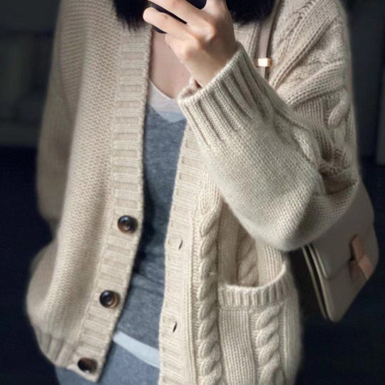Damen Oversized Strickcardigan mit Zopfdetail, Eingrifftaschen und Knopfleiste Shop Nory