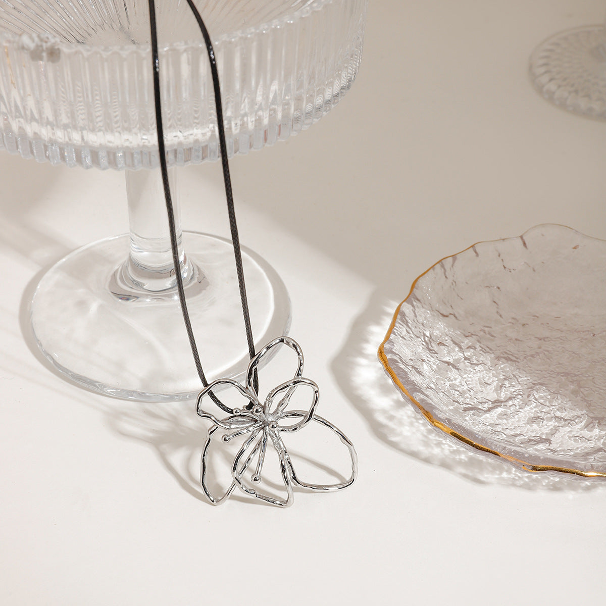 Damen Lange Kette mit Blumendesign Shop Nory