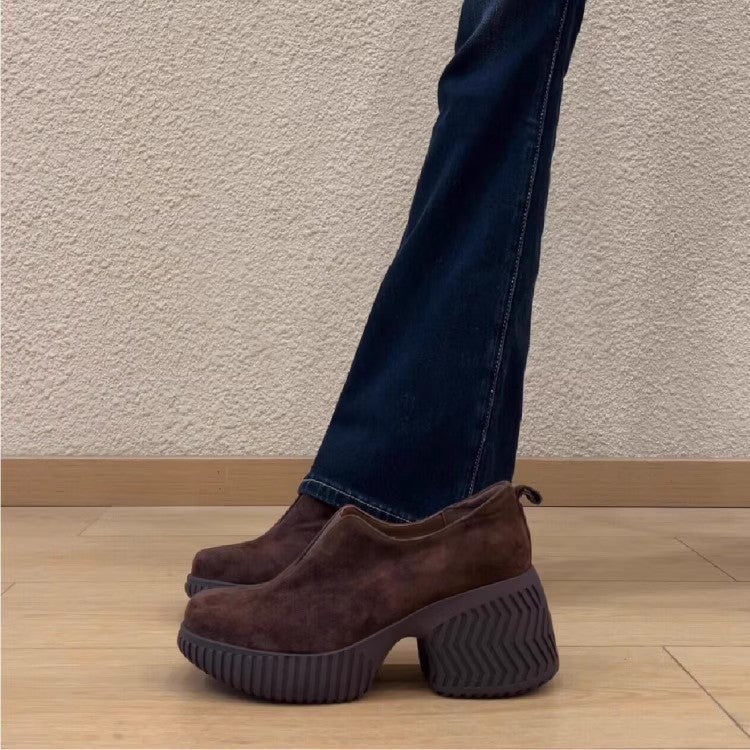 Damen Plateau-Slip-On mit skulpturaler Lug-Sohle und gepolstertem Komfortfußbett Shop Nory