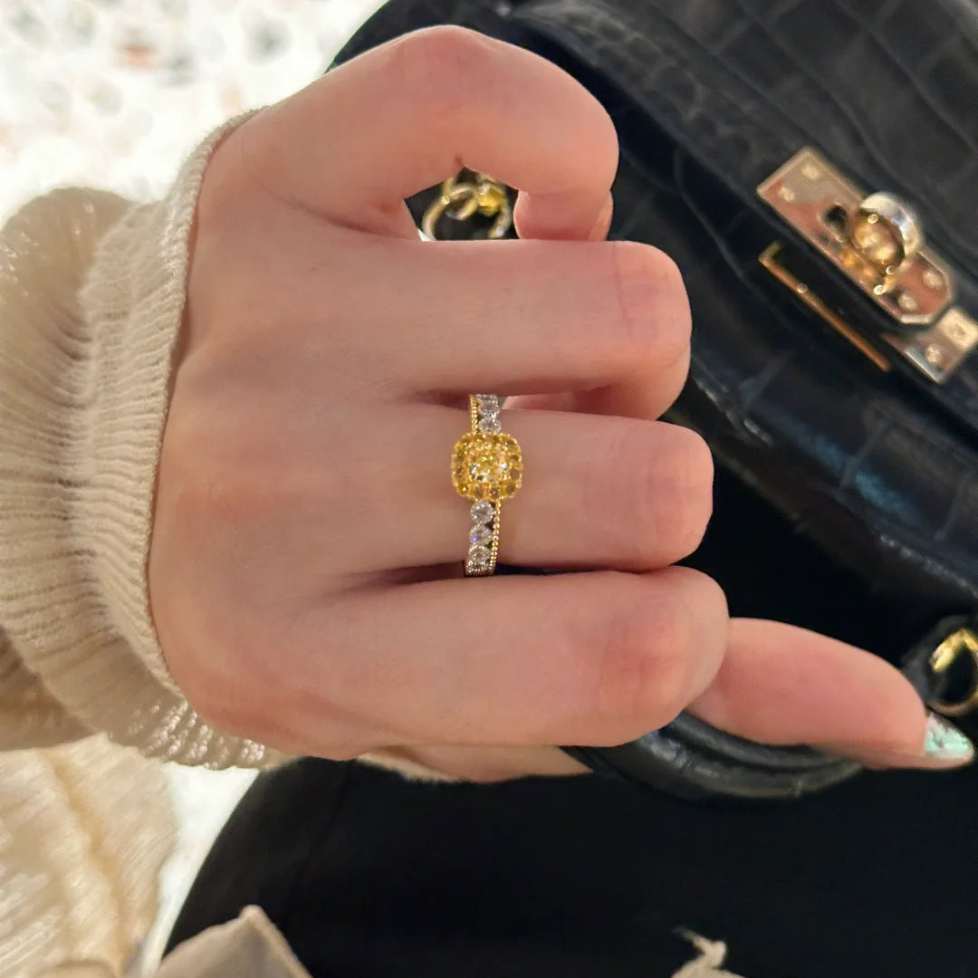 Damenring mit strahlendem, quadratischem Edelstein und funkelnden Zirkonia Shop Nory