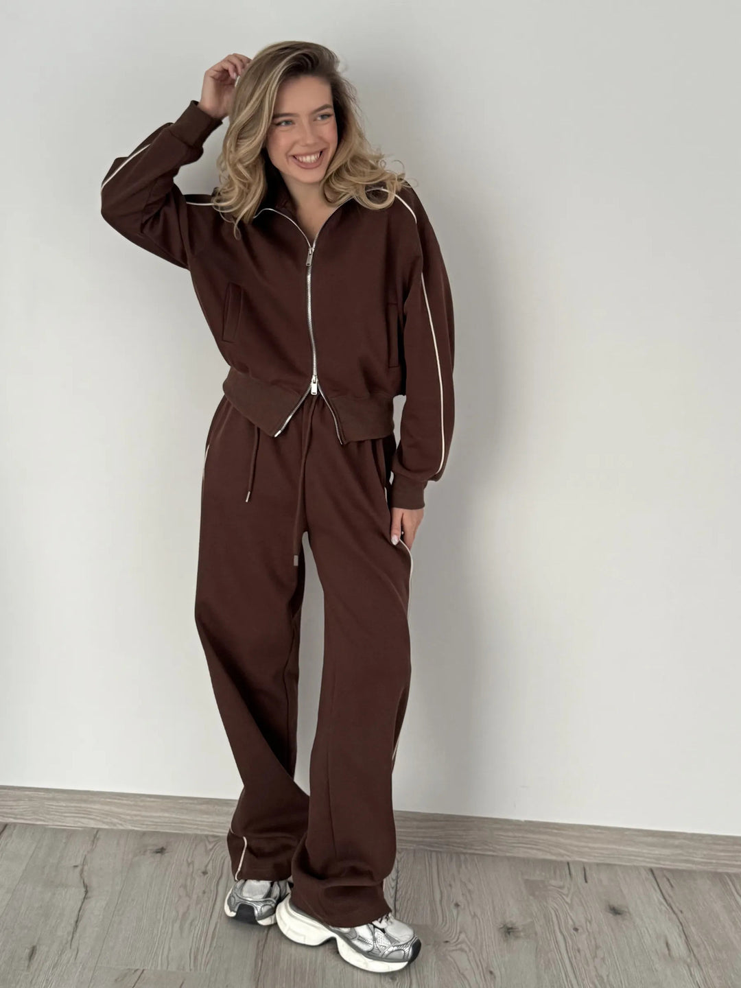 Damen lockerer Zip-Trainingsanzug mit kontrastpaspel, weitem Bein und elastischem Tunnelzugbund Shop Nory