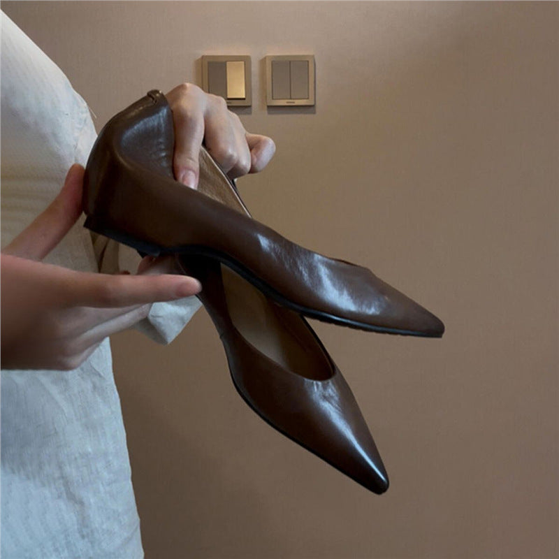 Damen Elegante spitz zulaufende flache Slipper aus softem Glattleder mit ergonomischem Komfortfußbett Shop Nory
