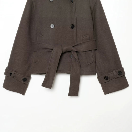 Damen Kurze Capejacke aus Wollmix mit hohem Stehkragen, Doppelreihe und Bindegürtel Shop Nory