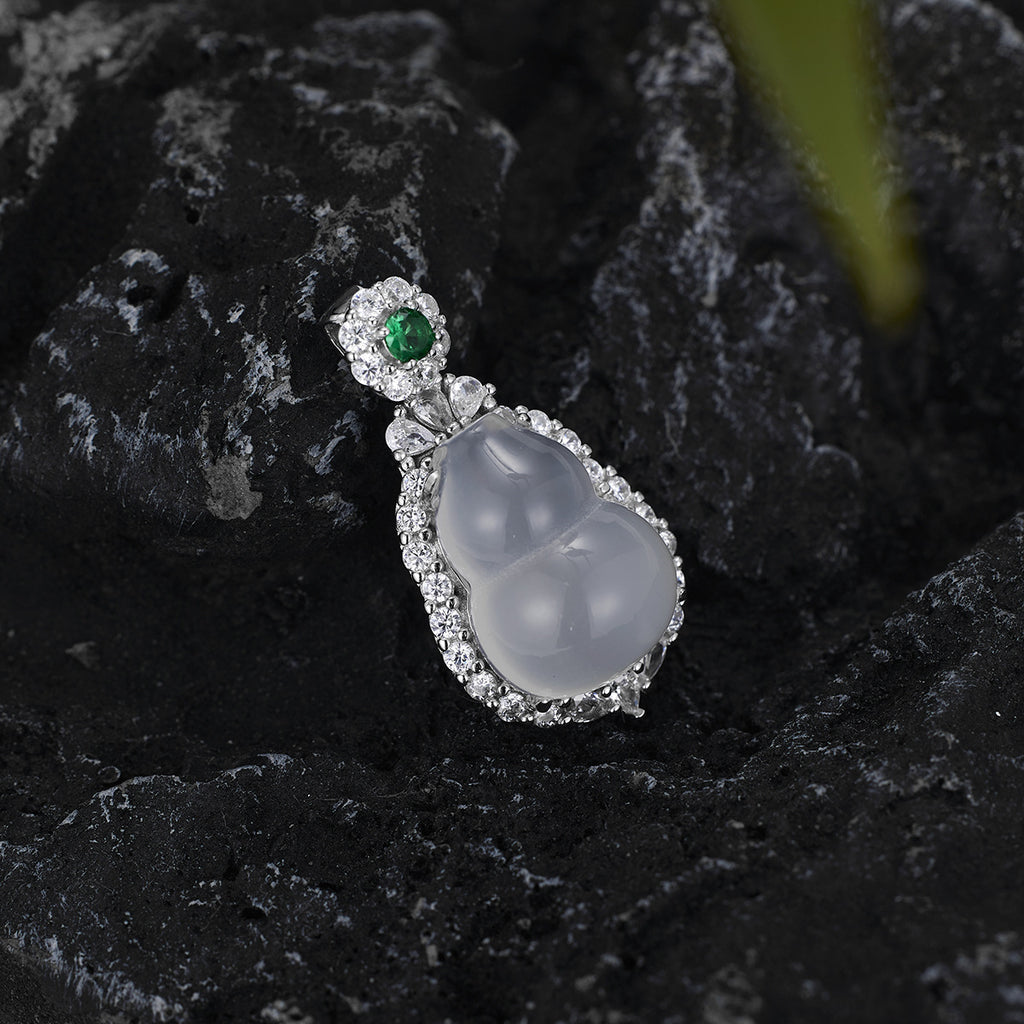 Damen Anhänger mit edlem Jade-Edelstein und funkelnden Zirkonia Shop Nory