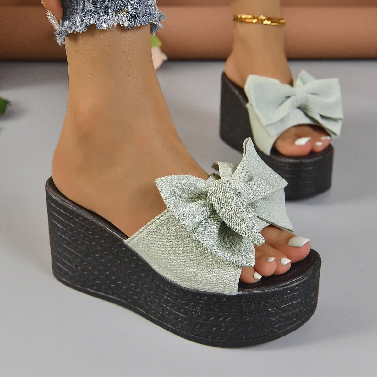Damen-Wedge-Sandaletten mit dekorativem Schleifen-Detail und rutschfester Sohle Shopnory