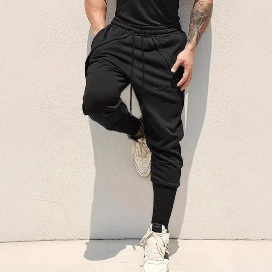 Herren Tapered-Jogginghose mit tiefem Schritt, elastischem Bund & diagonalgesetzten Taschen Shop Nory