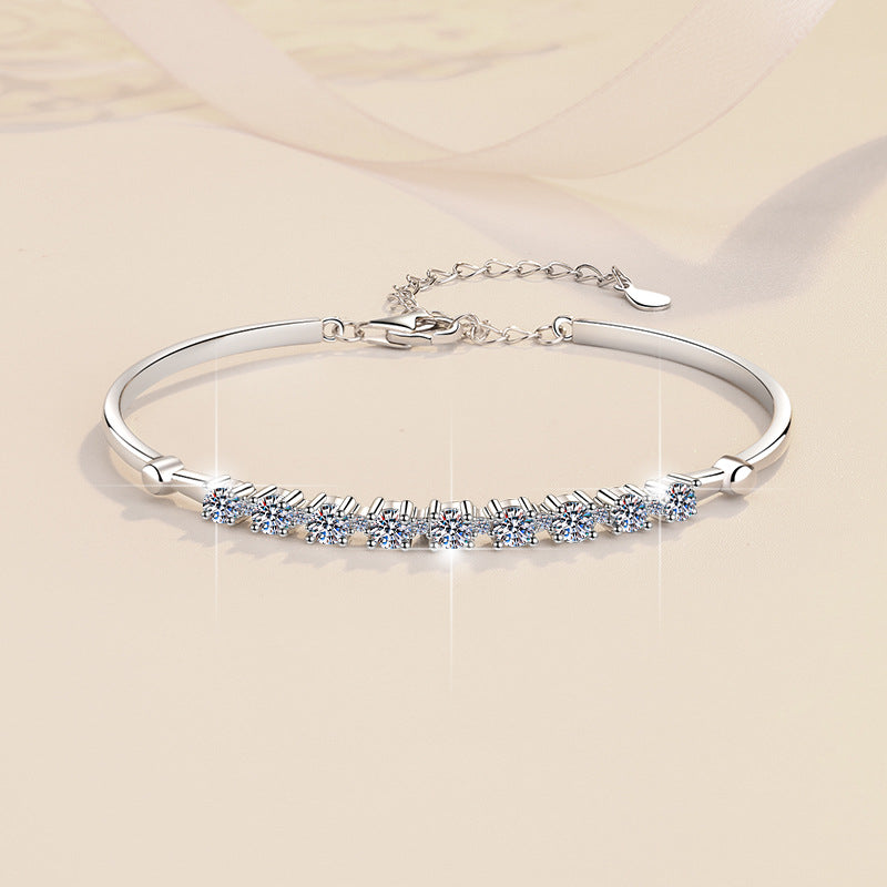 Damenarmband mit funkelnden Zirkonia-Steinen und eleganter Fassung Shop Nory