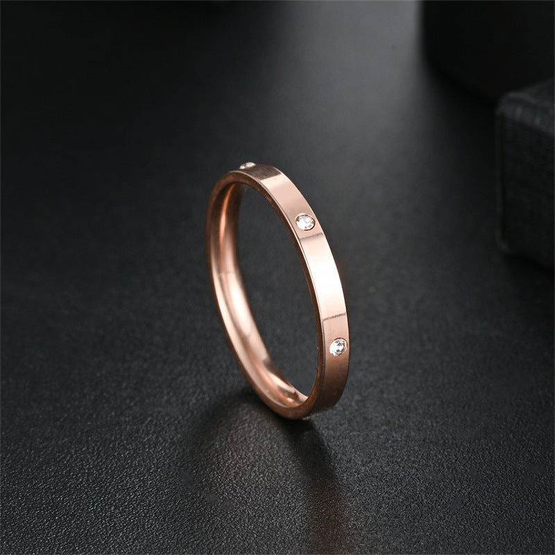 Damen Ring mit funkelnden Zirkonia-Besätzen und eleganter Hochglanz-Oberfläche Shop Nory