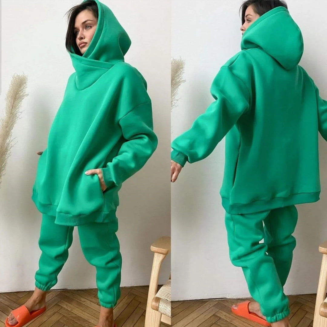 Damen Oversize-Fleece-Set mit voluminöser Schlauchkapuze, geschwungenem Schalkragen und komfortabler Joggerhose Shop Nory
