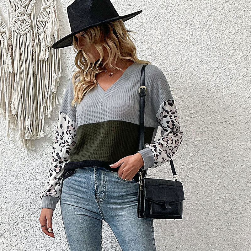 Damen V-Ausschnitt Strickpullover mit Waffelstruktur und Leopardenmuster-Ärmeln Shop Nory