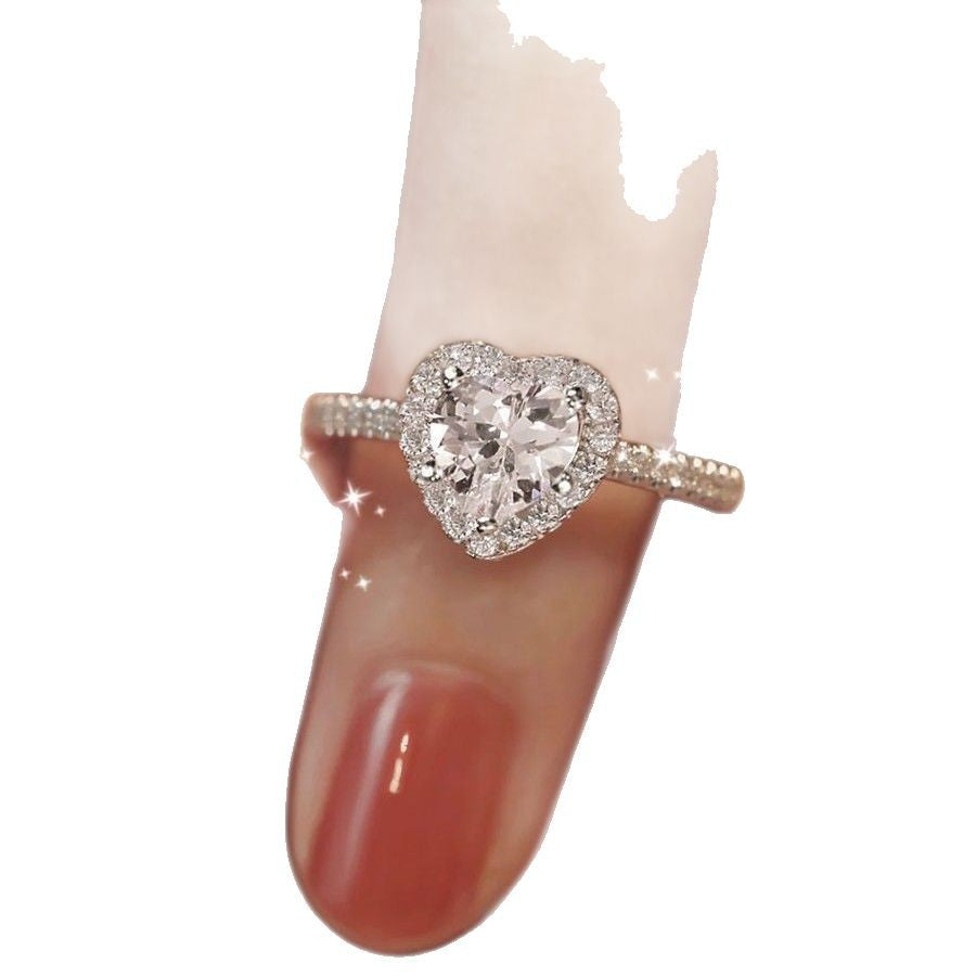 Damenring mit herzförmigem Zirkonia und funkelnden Details Shop Nory