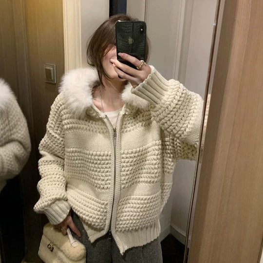 Damen Strickjacke mit durchgehendem Reißverschluss und kuscheligem Kunstpelzkragen Shop Nory