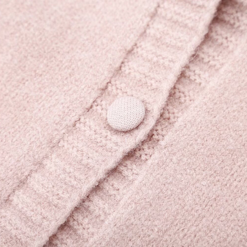 Damen Feinstrick-Cardigan mit Kapuze, Knopfleiste und gehäkelter Borte Shop Nory