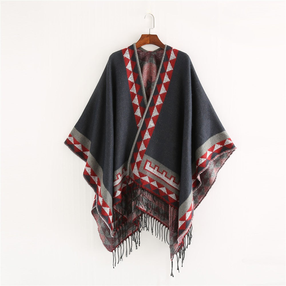 Damen Weichfallender Capeponcho mit Dreieck-Jacquard, Kontrastbordüre und Fransensaum Shop Nory