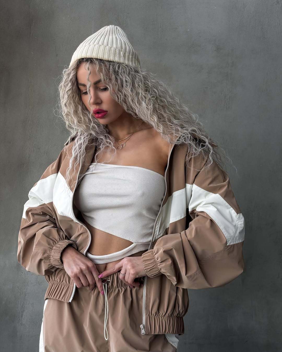 Damen Zweiteiliges Oversized Windbreaker-Set mit Kontraststreifen, Elastischem Saum und Tunnelzughose Shop Nory