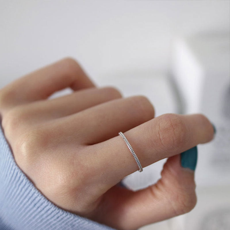 Damenring mit elegantem und funkelndem Zirkon-Band Shop Nory