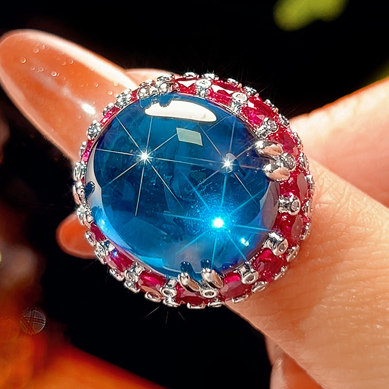 Luxuriöse Cabochon-Topas-Anhänger-Halskette mit Halo-Rubin-Akzenten