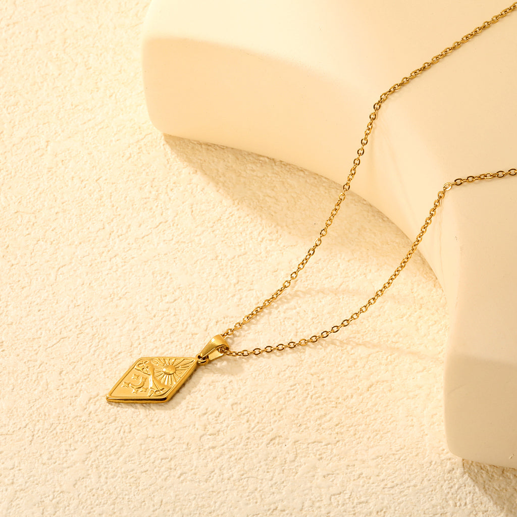 Damen Halskette mit herzförmigem Anhänger und elegantem Kettendesign Shop Nory