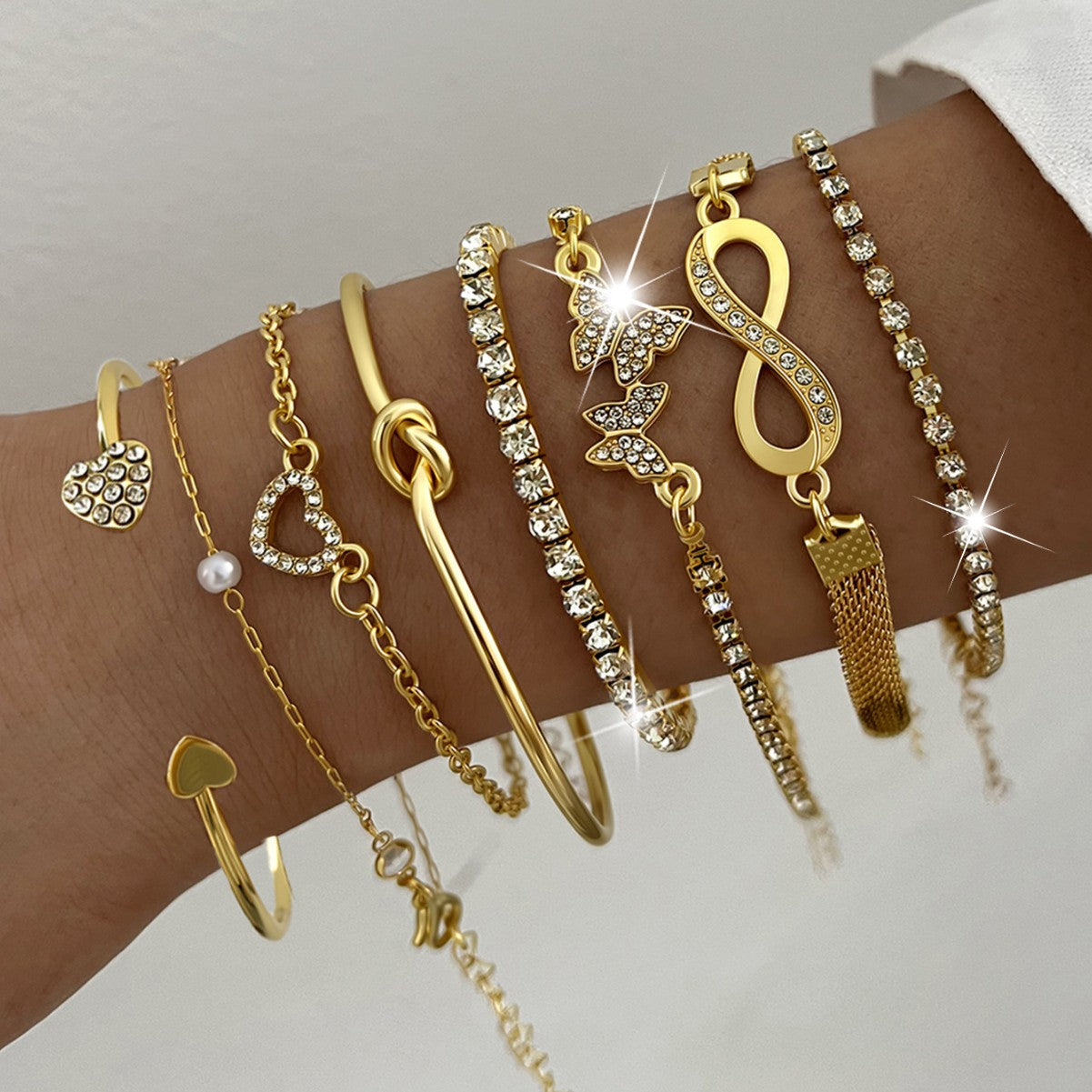 Damen Armreif-Set mit funkelnden Herzen und eleganten Elementen Shop Nory