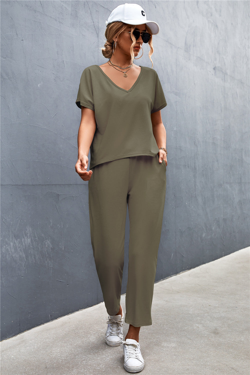 Damen Lounge-Set mit lässigem V-Ausschnitt und elastischen Bündchen Shopnory