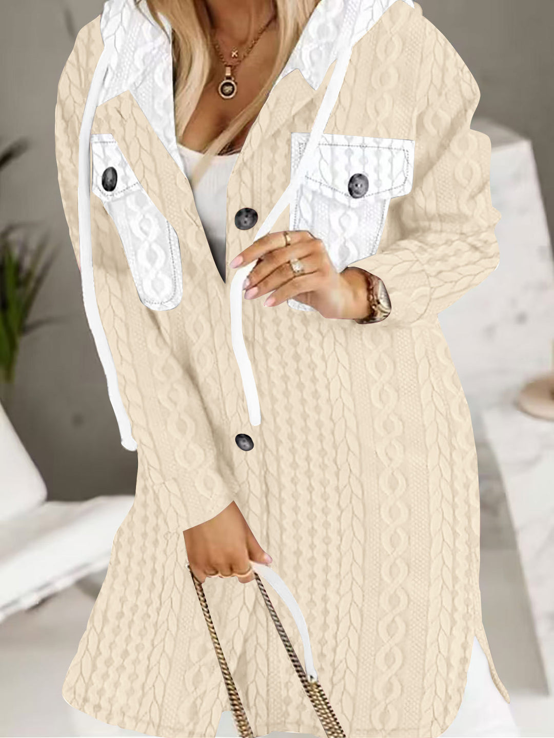 Damen Longline-Strickmantel mit Kapuze, Zierknöpfen und Kontrasttaschen Shop Nory