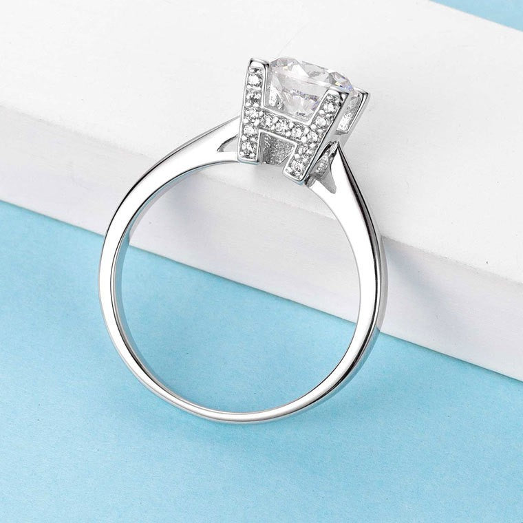 Damen Ring mit funkelndem Solitär und elegantem Zirkonia-Besatz Shop Nory