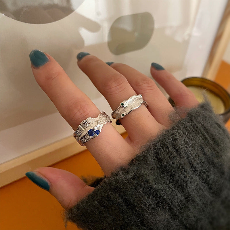 Damenring mit kunstvollem Design und funkelnden blauen Steinen Shop Nory
