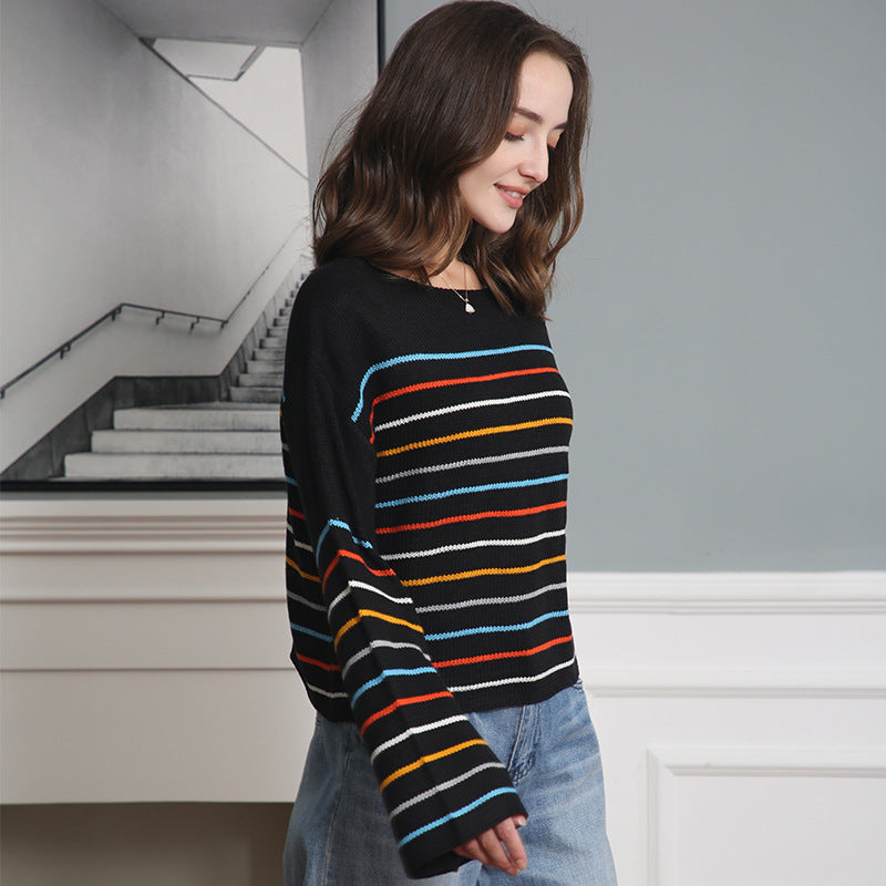 Damen Kurzgeschnittener Feinstrick-Pullover mit Rundhalsausschnitt, mehrfarbigen Horizontalstreifen und überschnittenen Schultern Shop Nory