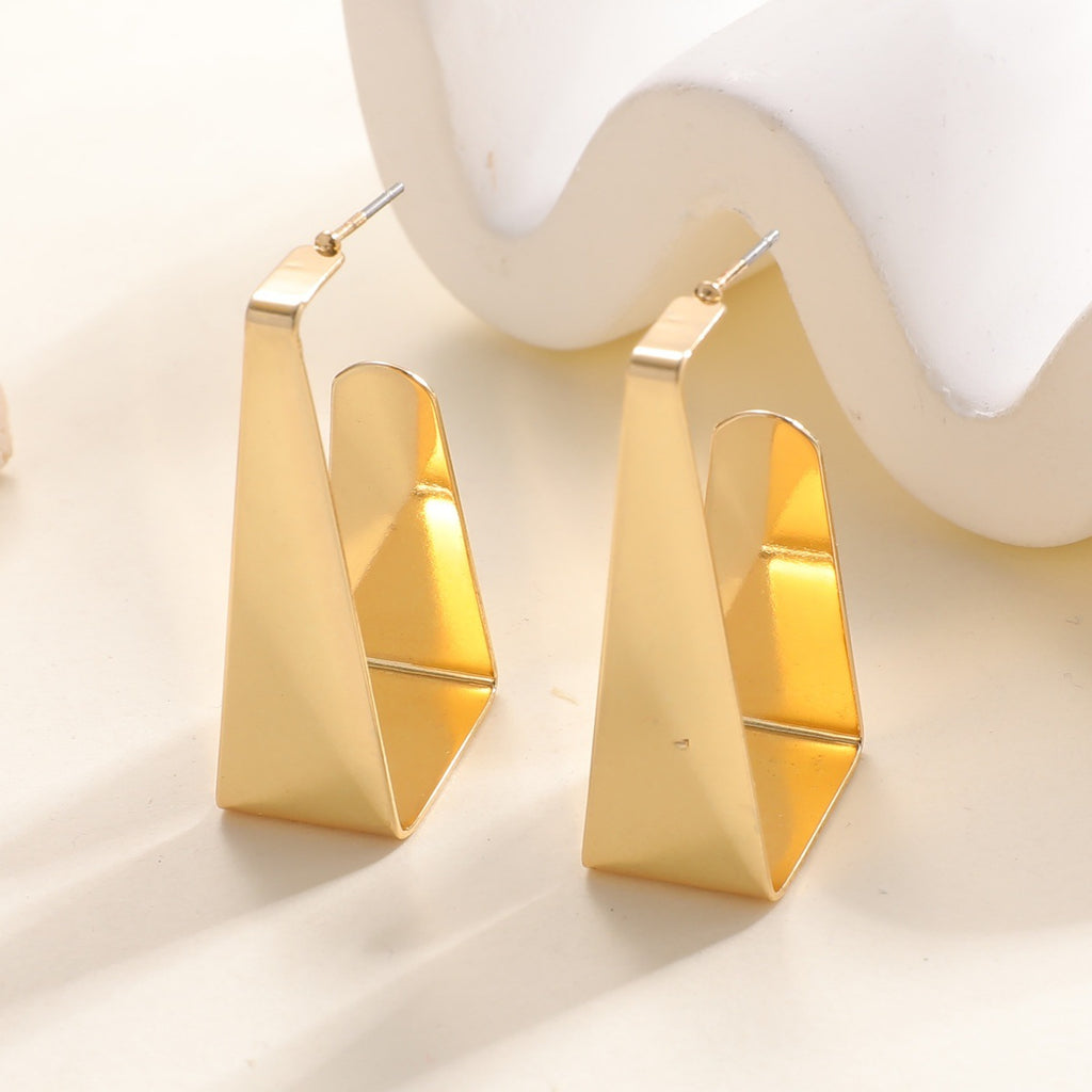 Damen Ohrringe mit modernem skulpturalem Design Shop Nory