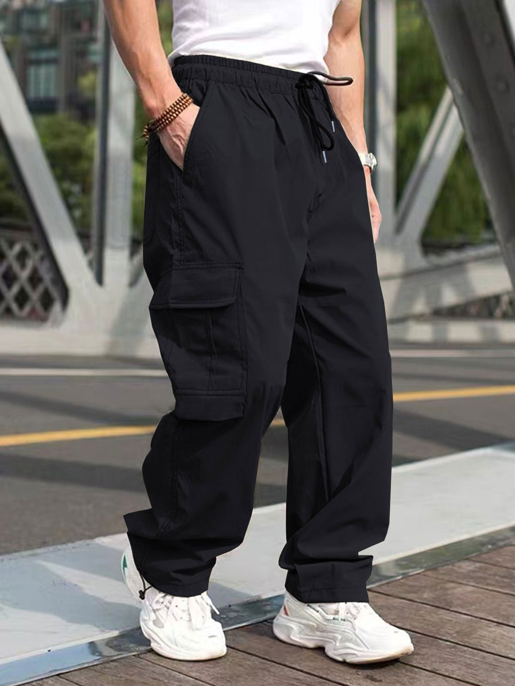 Herren moderne Cargohose mit elastischem Bund und multifunktionalen Taschen